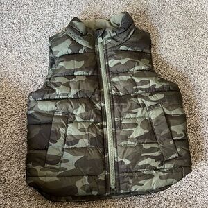 GAP Camo Sherpa Puffer Vest